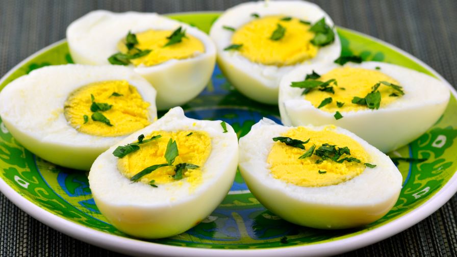 Why not eat yellow egg yolk- can cause serious heart related diseases अंडे