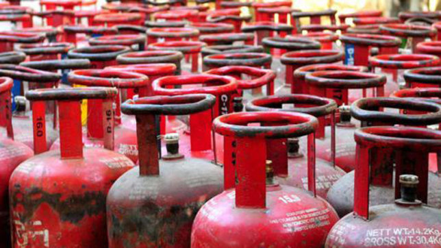 good-news-for-all-gas-holders-under-ujjwala-scheme (1)