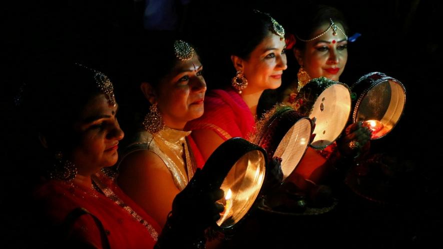 Karwa Chauth katha Special - Read the woman asking for a long life for her husband