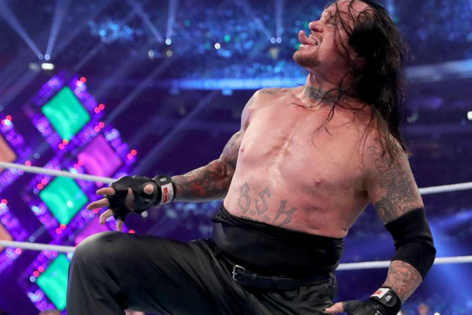 Undertaker defeats in WrestleMania for the first time at WrestleMania 30