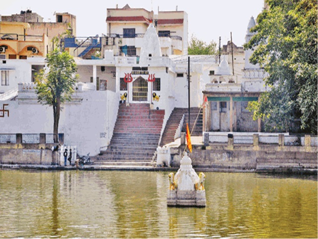 A mystery this temple of Naga sadhus is still submerged in the pond for centuries.