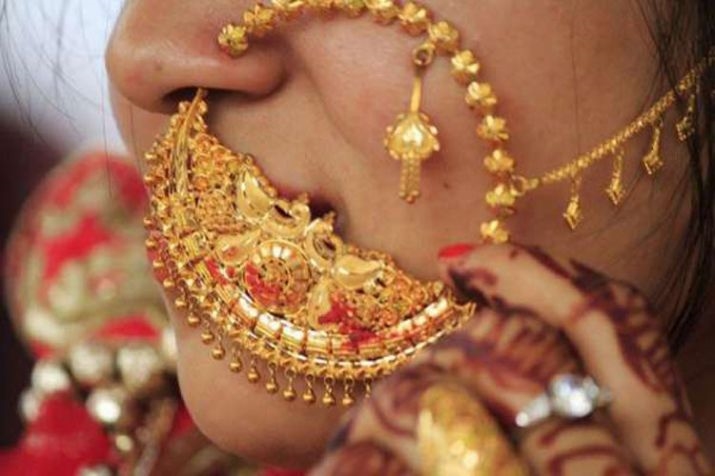Good news! Gold prices fall sharply best time to buy, know today's rates