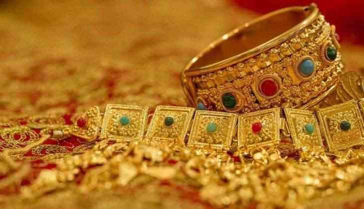 Today's gold price rose sharply due to fall in rupee and international factors