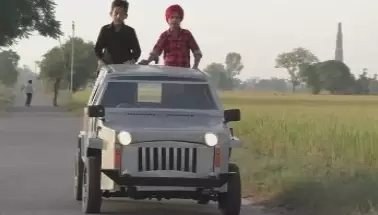 गांव के लड़के का कमाल, 60 हजार में बनाई 'मिनी वंडर कार'