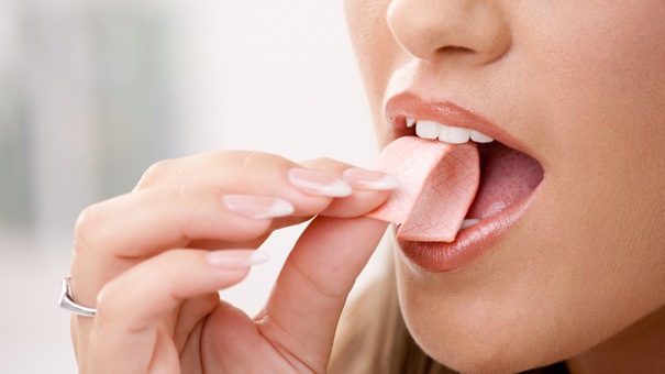 To prevent tooth decay, start chewing sugar-free chewing gum. दाँतों