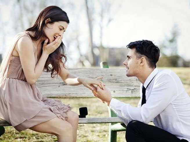 Girls of these 2 zodiac signs have to take special care while proposing - this is the reason