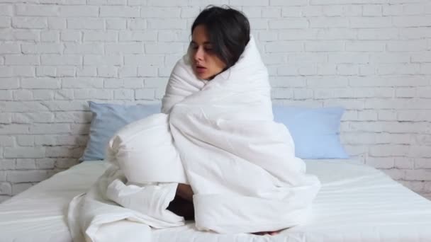 Even after being in the blanket, the hands and feet remain cold, so you may get this disease कंबल