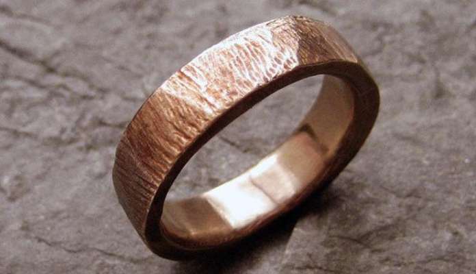 Copper ring corrects blood loss and other diseases in the body
