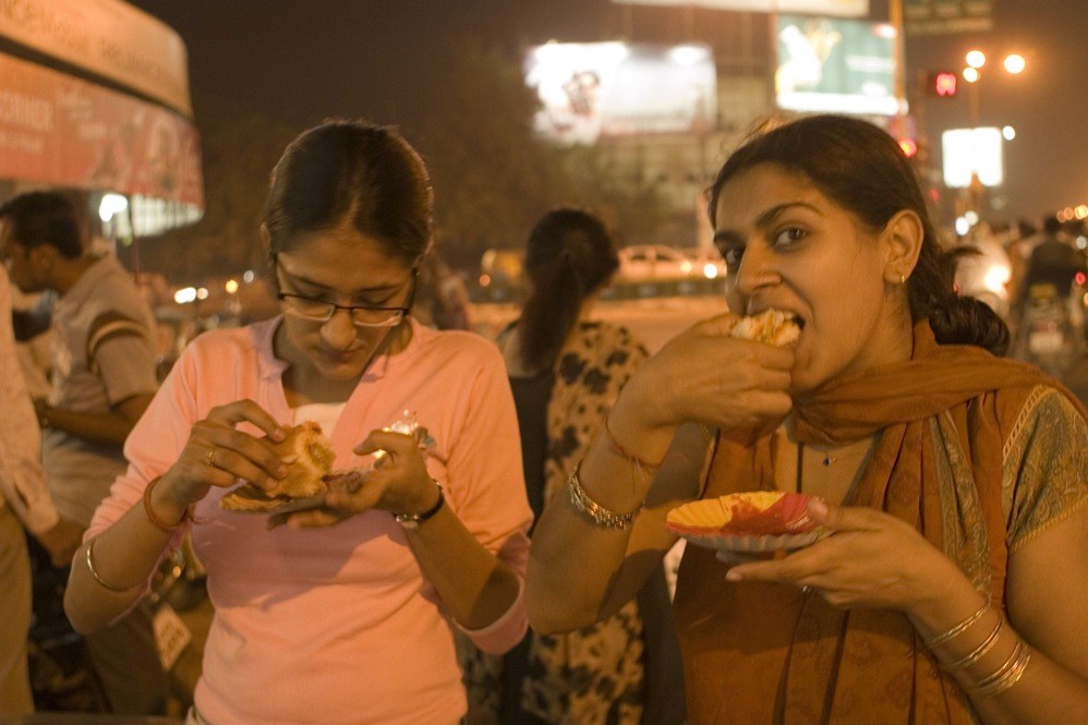 Which is cheaper in terms of Street food India or pakistan ?