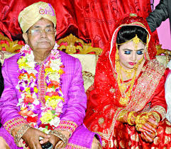 Seeing 67-year-old Netaji's wedding, you will say ... Whenever the giver gives, he gives a tear