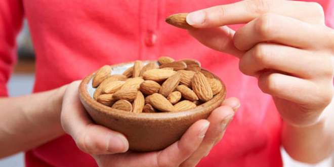 Eating almonds make bones stronger and cholesterol, see more benefits related to health बादाम