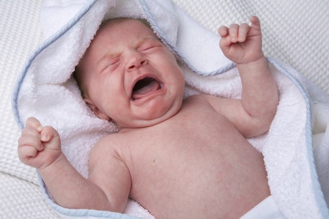 why do babies cry at the time they born , बच्चा