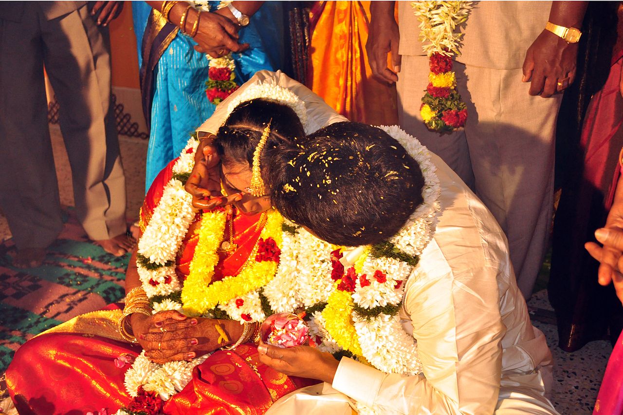 इस गांव में कराई जाती है लड़कियों की अपने ही सगे भाई से शादी ANOKHI PRATHA