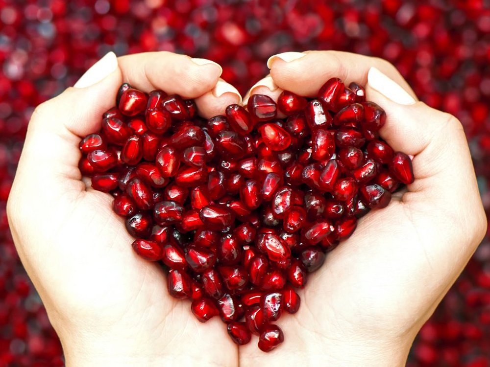 Know the benefits of eating pomegranate in winter in detail सर्दियों