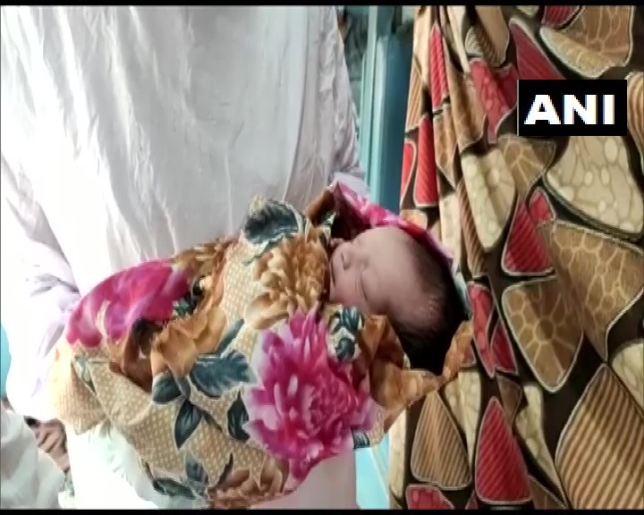 A woman going to Bihar gave birth to a healthy child in a moving train