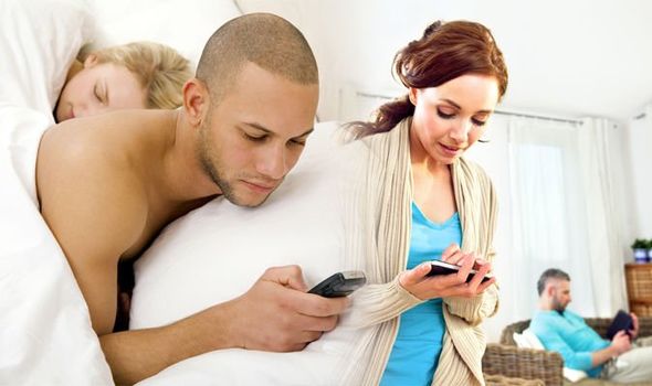 Relationship Understand these 3 gestures, your partner is cheating on you