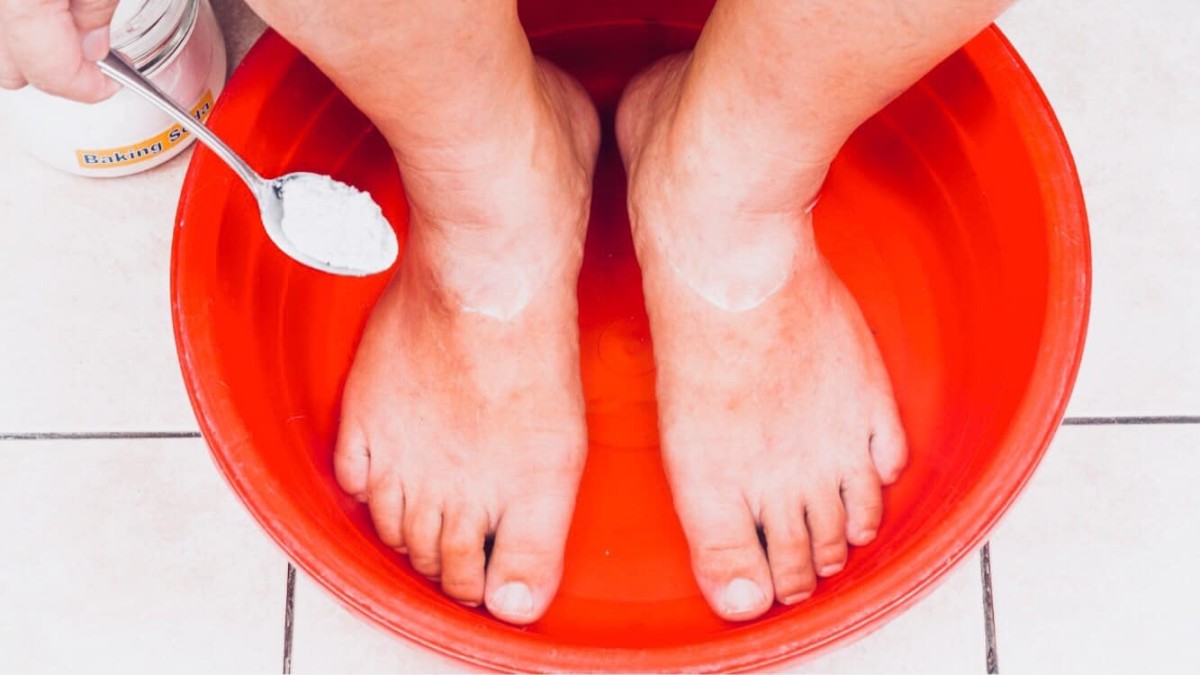 Do you have these 3 remedies if your feet smell bad after taking off shoes? बदबू
