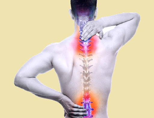 These serious diseases can happen to young people with back pain, see some remedies पीठ दर्द