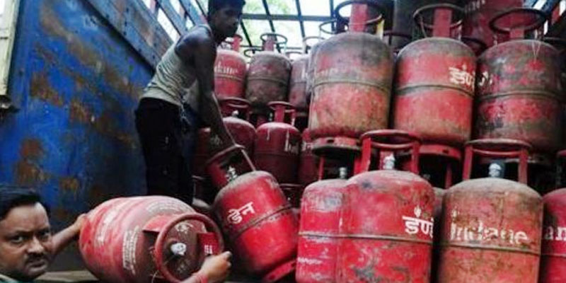सिलेंडर On the very first day of Lockdown 5, people got a big shock LPG cylinder so expensive