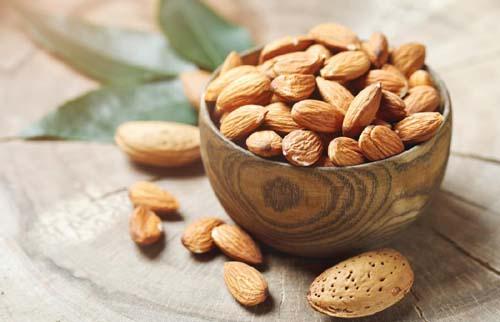 There are many beneficial benefits of eating almonds soaked on an empty stomach, do not forget to see.