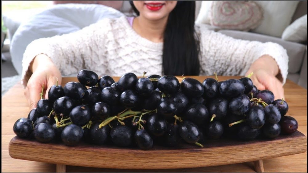 7 amazing benefits to our body by eating black grapes daily शरीर
