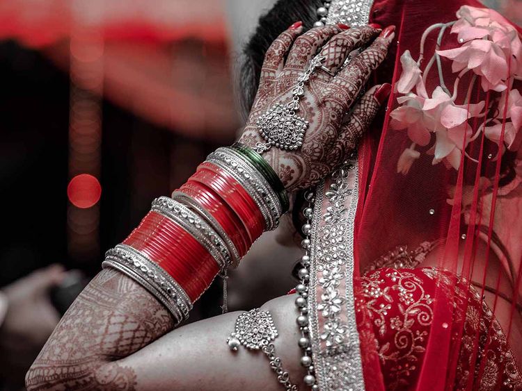 After marrying 8 men in 11 years, bride money and jewelery escaped शादी