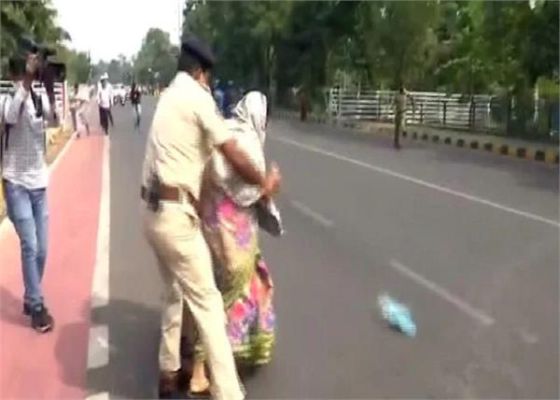 Angry couple tried to set themselves on fire in front of Vidhan Sabha as daughter did not get justice