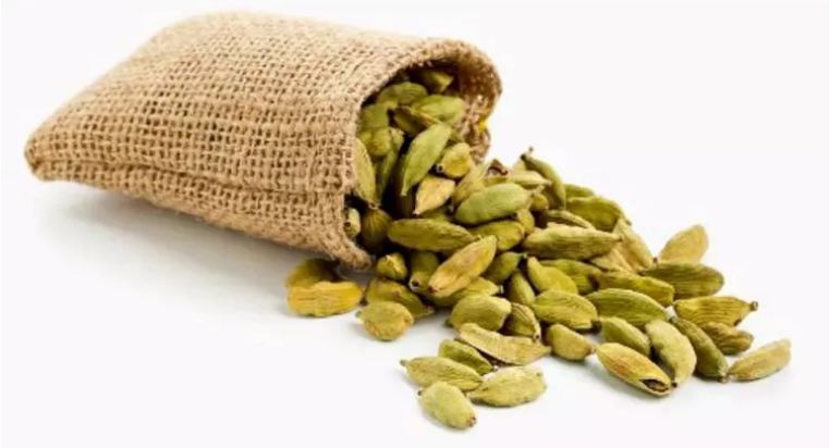Eat 2 to 3 cardamoms in a day, you will be surprised to know the benefits