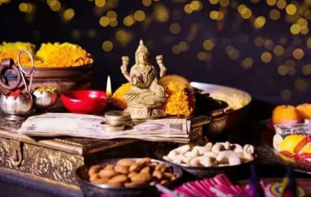 Keep these 3 things at home while worshiping on Diwali, Maa Laxmi will be happy and rain of wealth