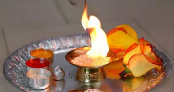 Women must do this remedy related to camphor, there will never be a shortage of money