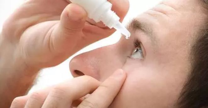 Be careful if you also put eye drops, then this true life will be opened!