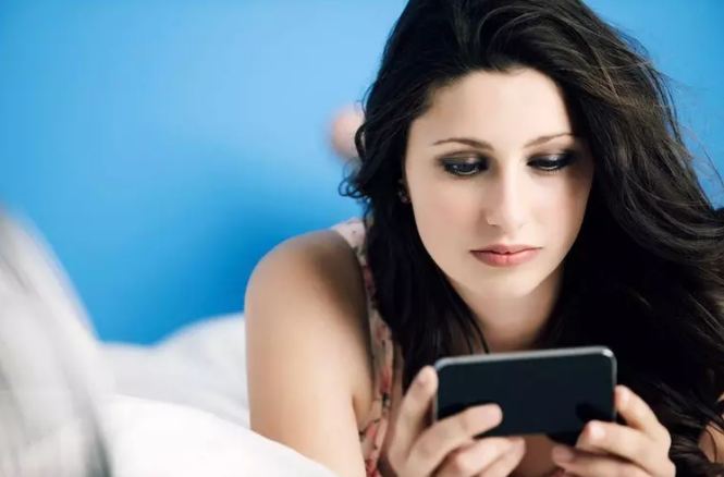 Girls wait for your messages in the middle of the night, learn more