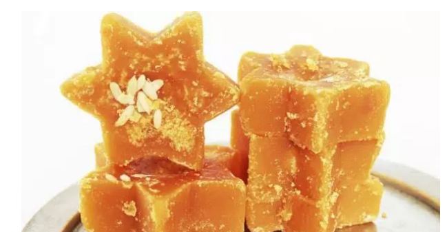 Eating jaggery on an empty stomach daily in the morning and drinking a glass of hot water will eliminate these 3 diseases