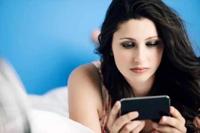 Girls wait for your messages in the middle of the night, learn more