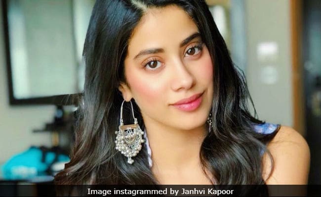 Janhvi Kapoor bought a house of Rs 39 crore at the age of 23, paid Rs 78 lakh in stamp duty