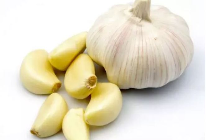 Must definitely eat a bud of garlic at night, you will get rid of these 5 diseases