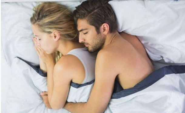To make the relationship more cosy, every couple must do this essential thing before bedtime