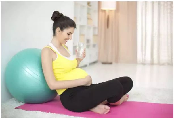 Women should drink warm water on an empty stomach during pregnancy, these 4 benefits