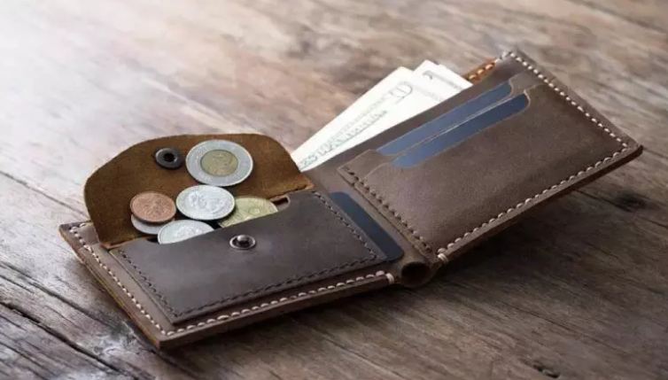 Do not keep these 6 things in your purse, otherwise there will always be a shortage of money in your life