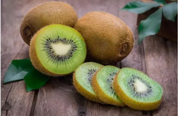 Want to avoid summer and start with these diseases then consume kiwi fruit