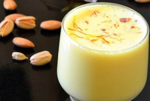 There are 8 big benefits from drinking saffron milk, know fast