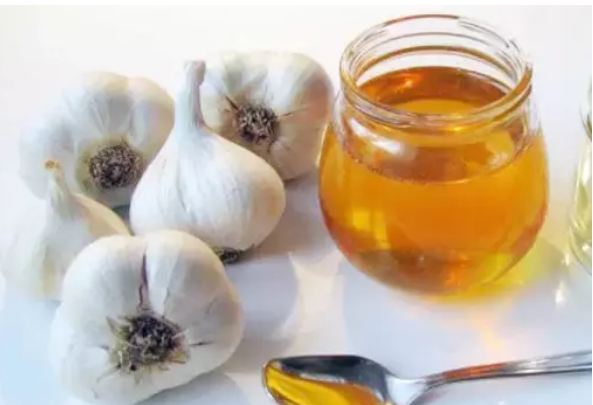 4 diseases that will be removed from the simultaneous intake of honey and garlic