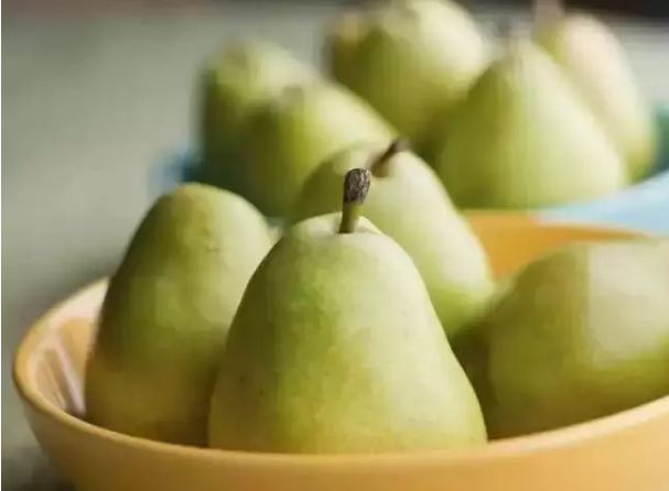 You will be surprised to know these 4 benefits of eating pear