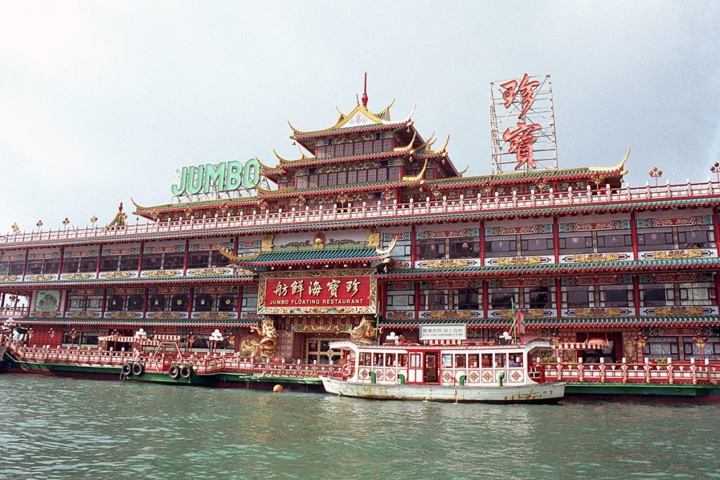 Some of the world's famous floating water restaurants, which are famous all over the world.