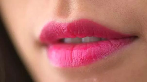 4 successful ways to make black lips pink