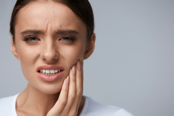 Follow these effective home remedies for tooth pain