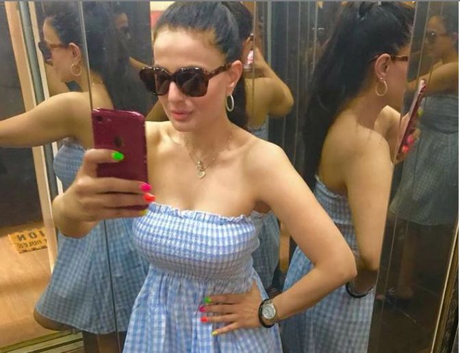 Even at the age of 44, this Bollywood actress looks very hot, you will become crazy after seeing the pictures
