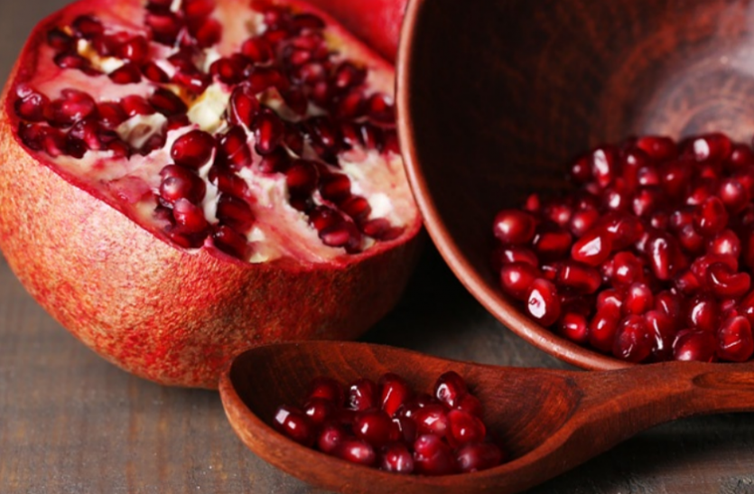 Pomegranate is not less than any ayurvedic medicine, must see once read its benefits