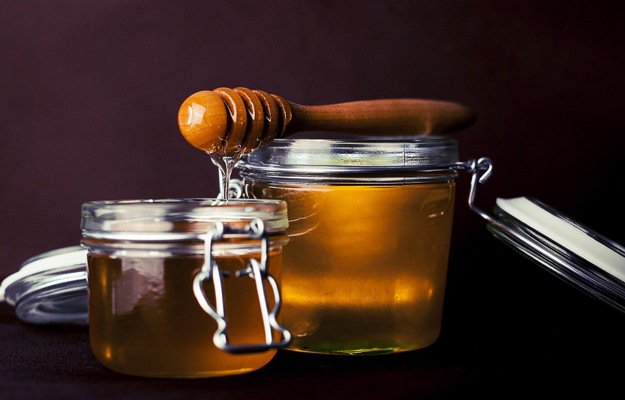 Mixing honey in a glass of warm water in the morning has many benefits, do not forget to see.
