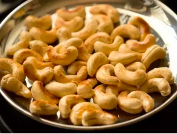 99% of people do not know the right way to eat cashew, so come on